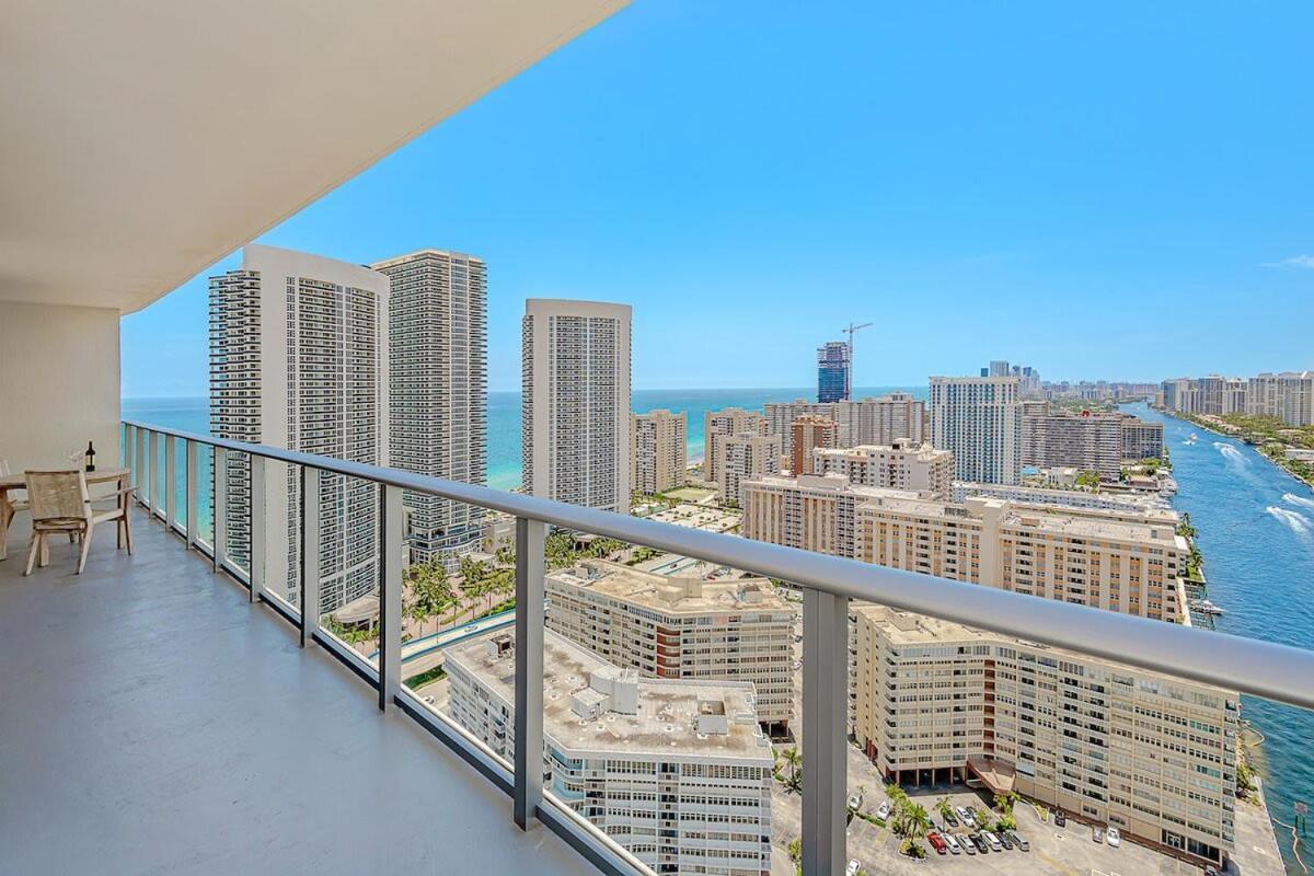 Luxury With Stunning View, Balcony, Amazing Pools Διαμέρισμα Χόλιγουντ Εξωτερικό φωτογραφία