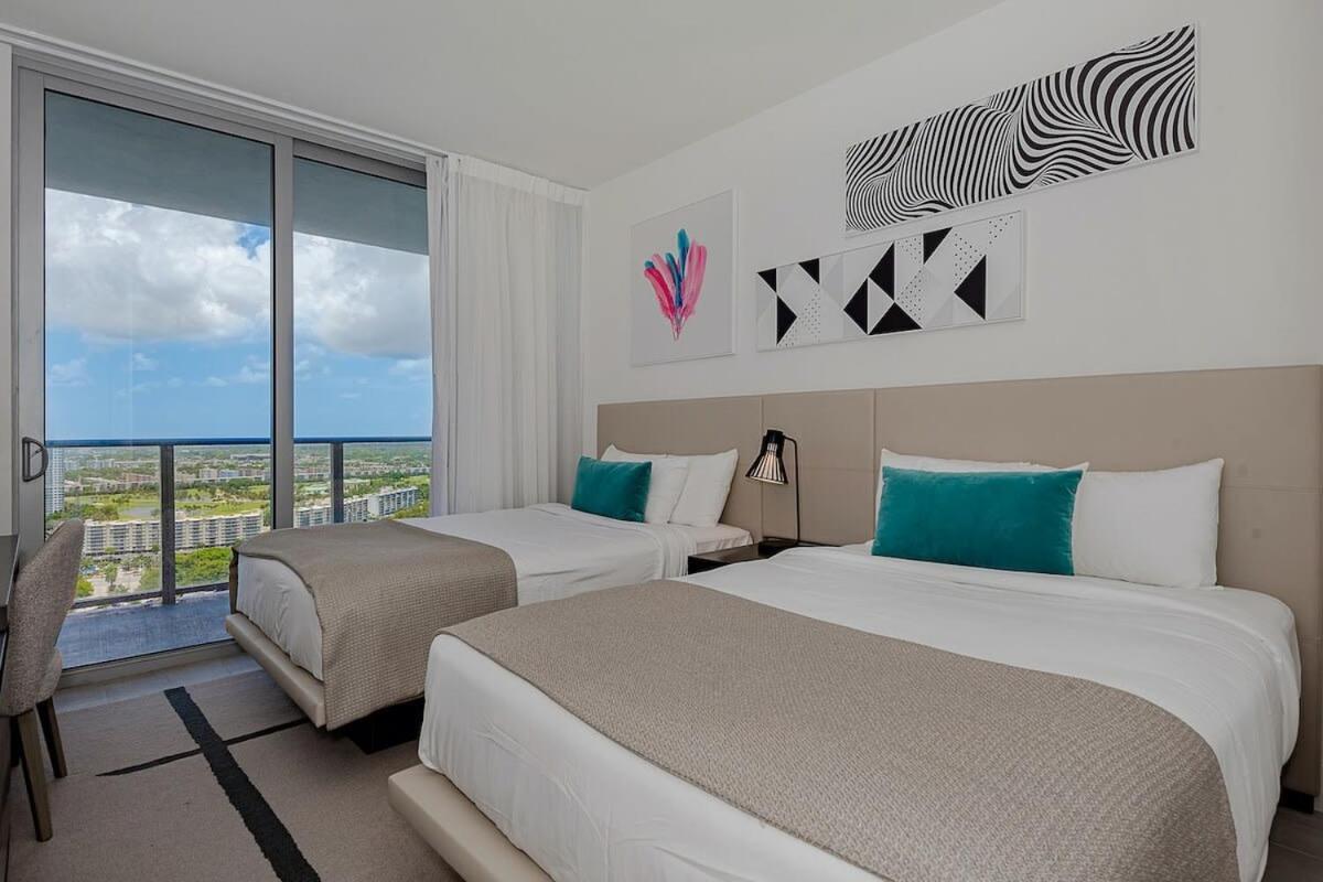 Luxury With Stunning View, Balcony, Amazing Pools Διαμέρισμα Χόλιγουντ Εξωτερικό φωτογραφία